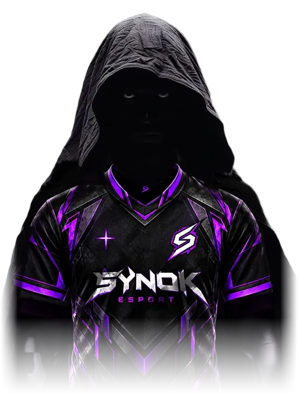 Silhouette encapuchonnée portant le maillot Synok noir et violet.